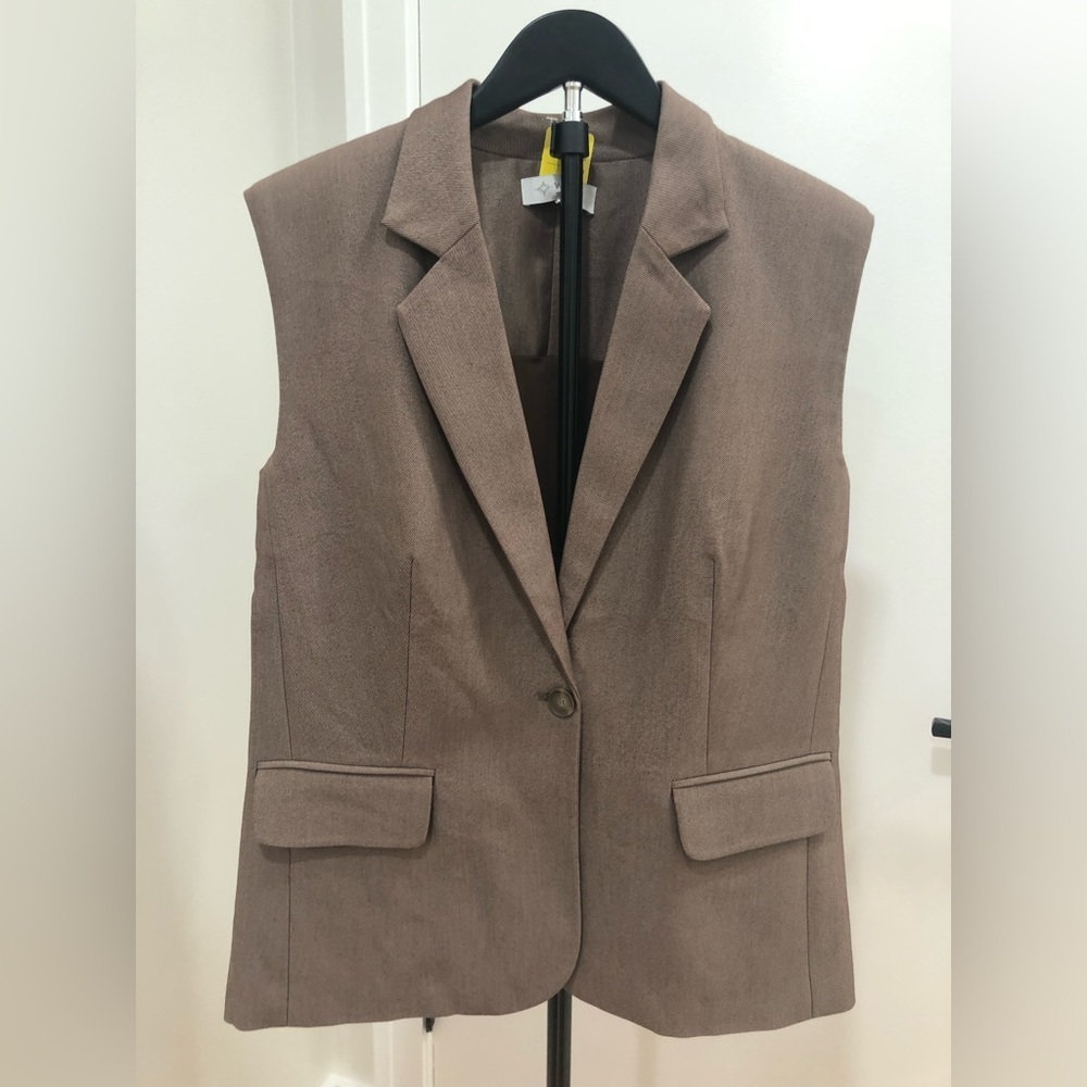 513. Wayf Taupe Sleeveless Blazer Vest